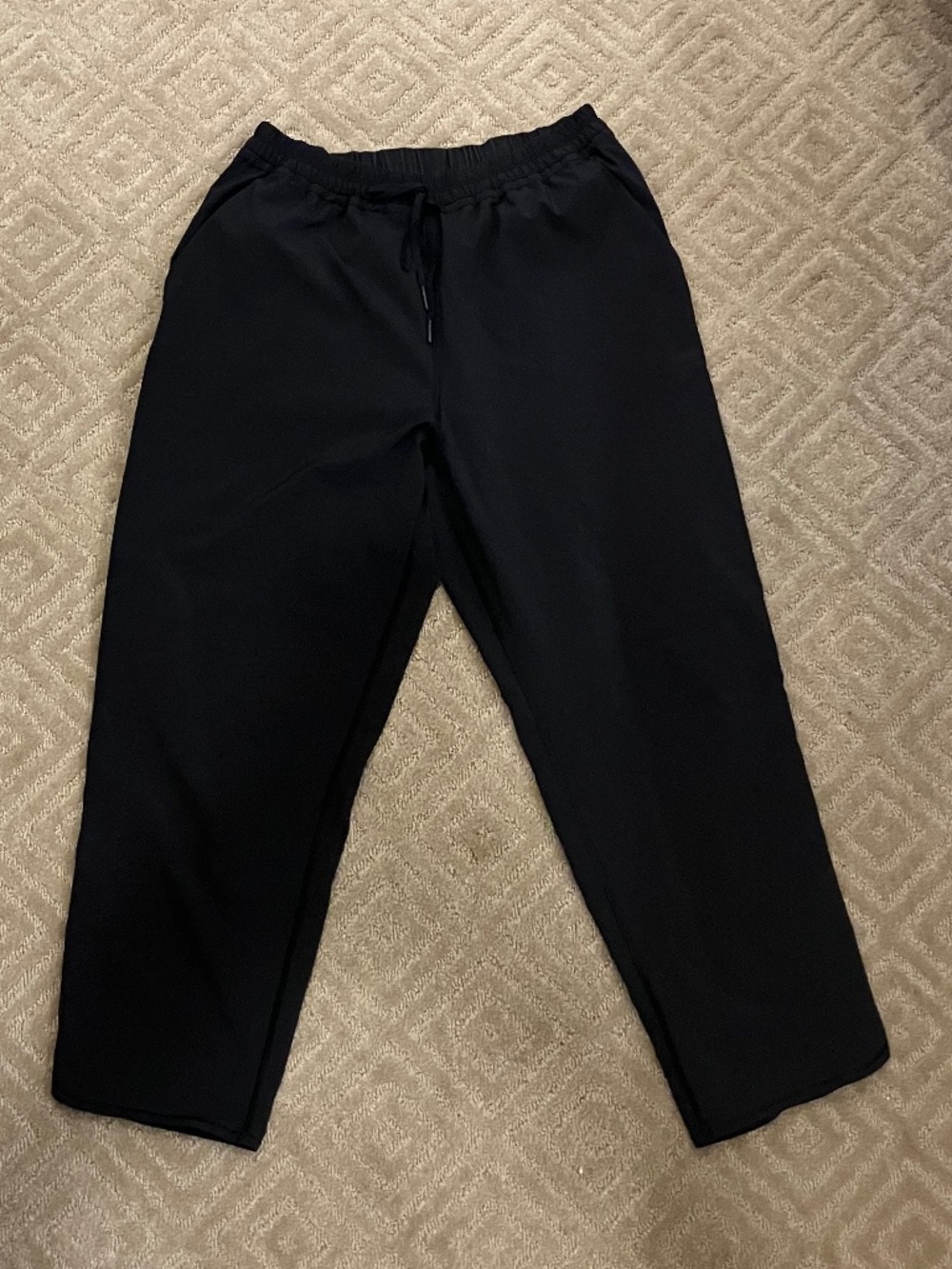 EUC women’s black Lululemon active ankle pants size 6